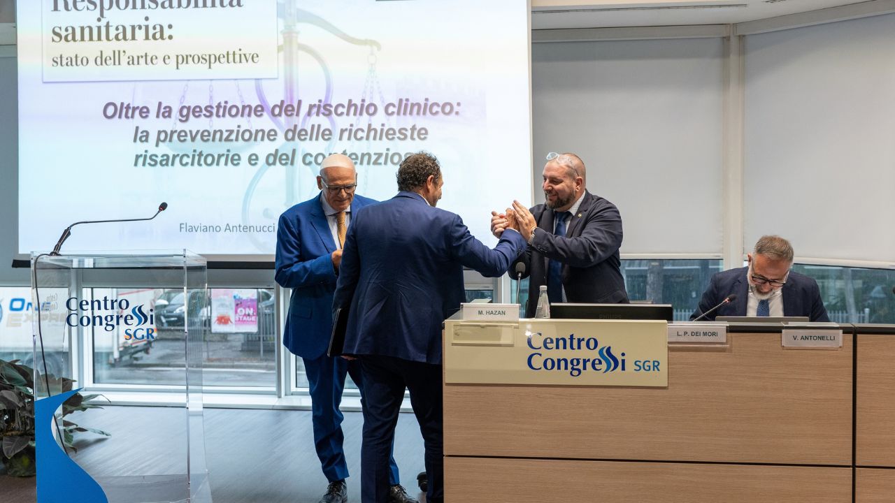 Un saluto tra Luigi Pais dei Mori e Maurizio Hazan.